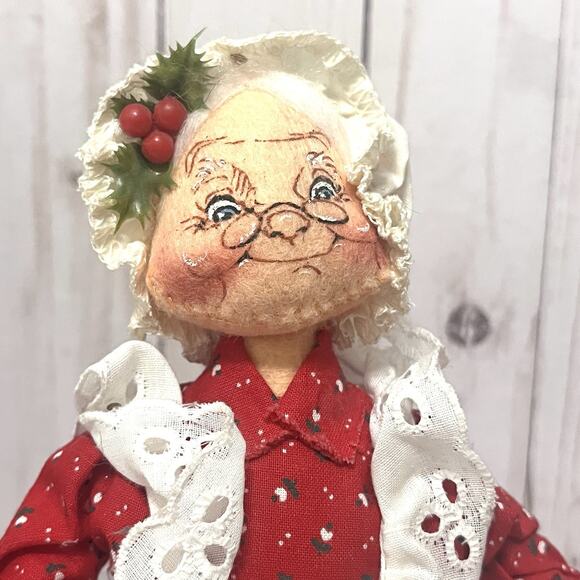 Vintage Annalee Mrs. Claus Mistletoe in Hair Christmas 10" Tall Doll - Picture 2 of 7
